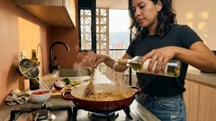 El truco del vino blanco para quitarle lo ácido a la salsa de tomate casera