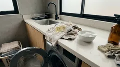 Por qué no deberías lavar trapos con la ropa y cómo evitar la contaminación cruzada