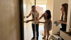 Por qué ponen papel aluminio en el picaporte y cuándo sí conviene hacerlo