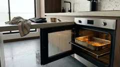 ¿Es bueno dejar la puerta del horno entreabierta? Cuándo sí, cuándo no y por cuánto tiempo