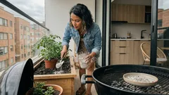 Cómo usar la ceniza del asado en el jardín sin dañar tus plantas