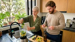 ¿Vas a botar la cáscara de limón? Con albahaca puedes hacer un spray casero que deja la cocina más fresca