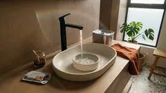 Por qué tu gato prefiere la llave y cómo lograr que tome agua del bebedero